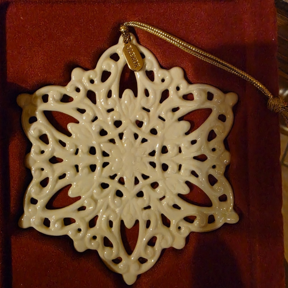 LENOX 2010 Annual Snow Fantasies Snowflake Ornament New In Box